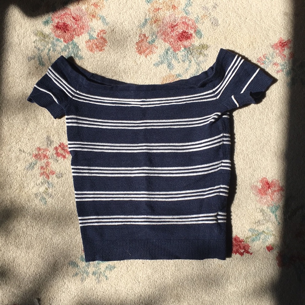 AE off the shoulder shirt